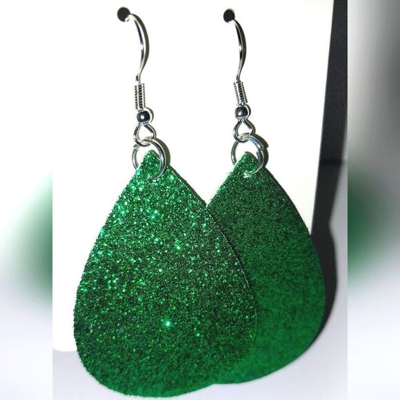 Beautiful bedazzled fashion earrings - Picture 2 of 5